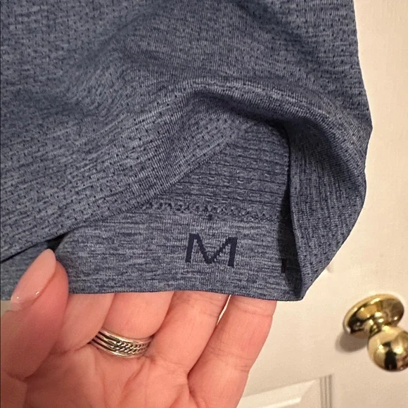 Lululemon Men's Metal Vent Short Sleeve Shirt - Picture 5 of 5